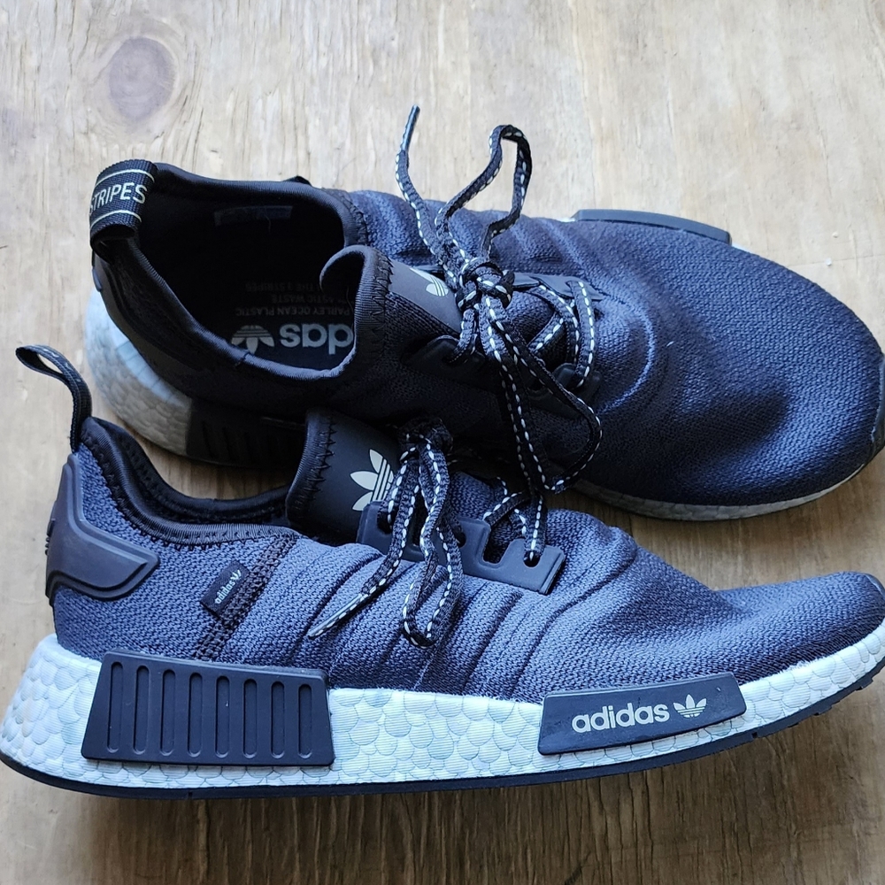 New Adidas NMD_R1 size 8. Black/Silver